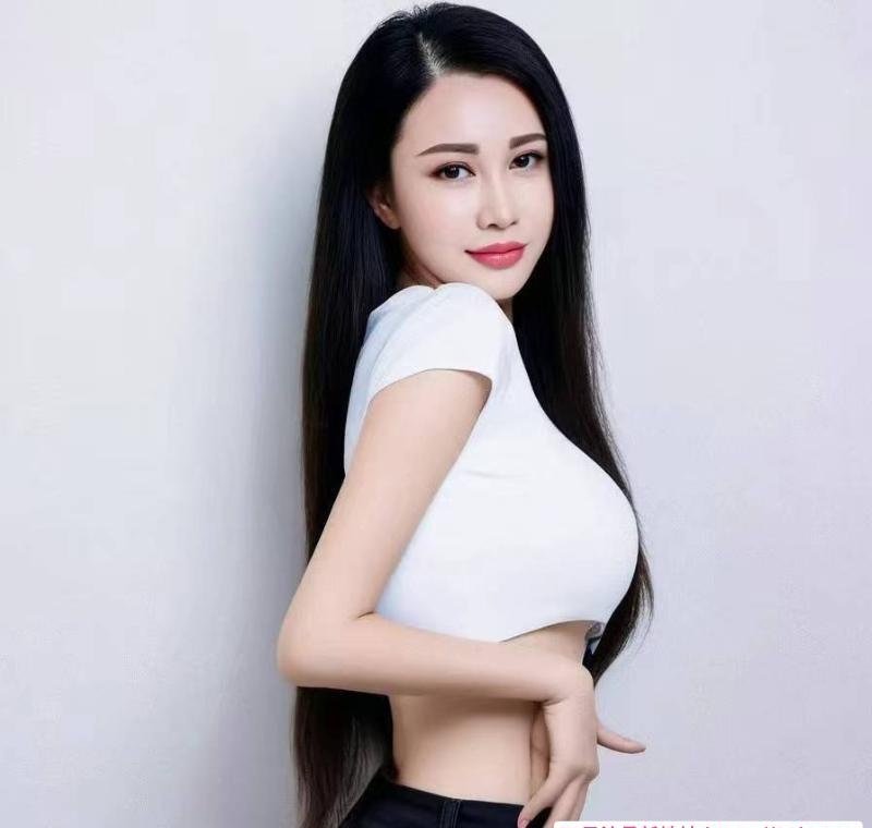练瑜伽的骚妇