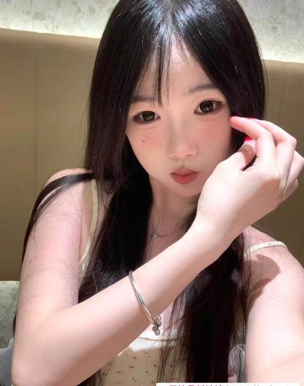 长沙苗条零零后小妹子