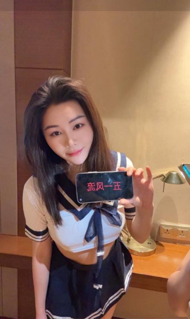温顺漂亮的小姐姐