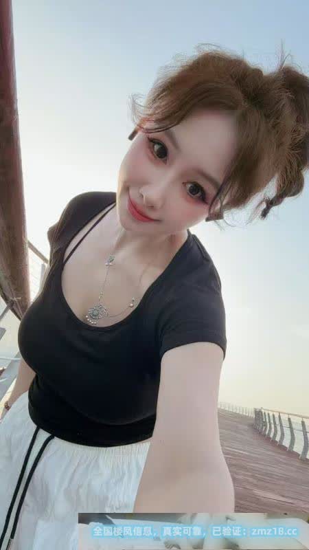 肤白胸大骚妇
