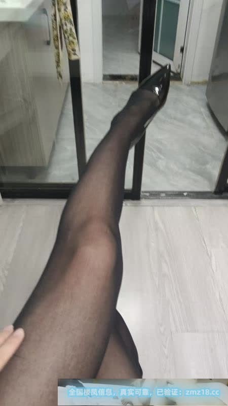 长腿黑丝熟女