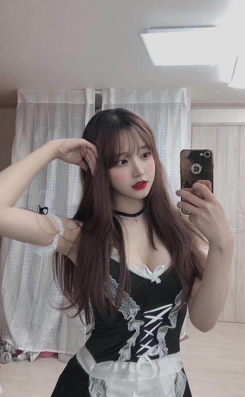 刚来的一波妙龄少女 童颜巨乳 挺拔的双峰稍微一摸下面就湿漉漉的了