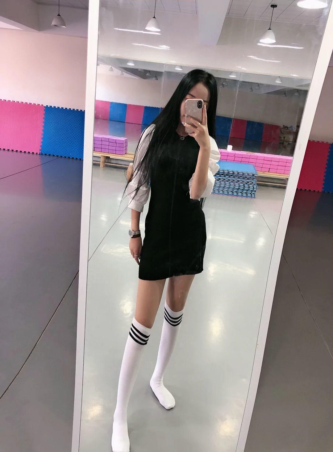 粉红色奶头，激情小少妇，舌吻口爆，