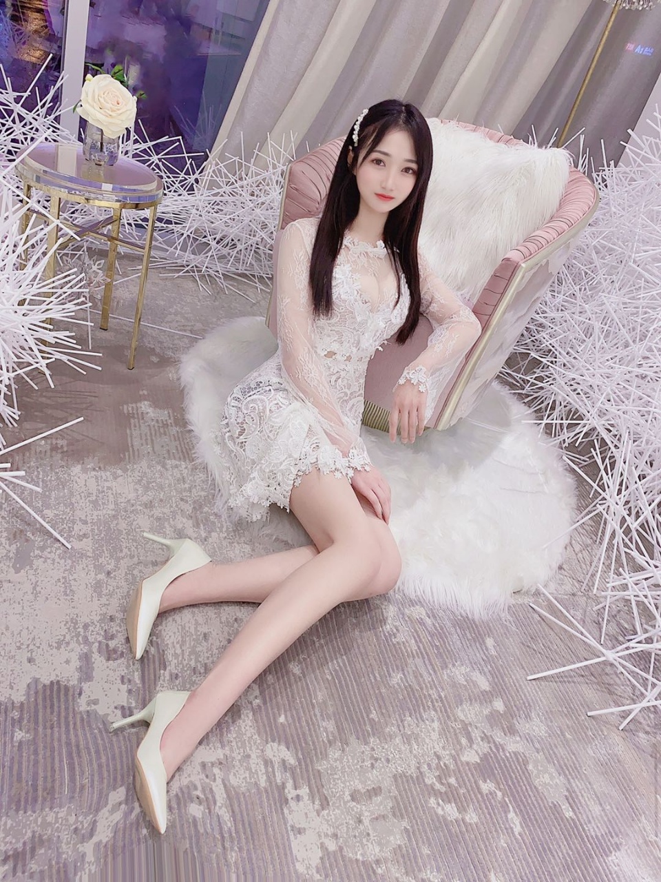 无情抽插刚下海的兼职小妹上位骑乘叫声淫荡，淫水直流