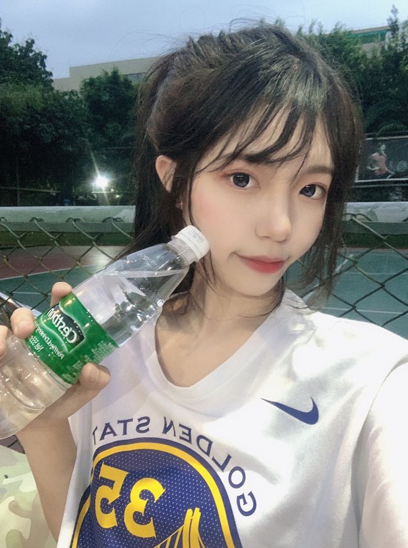 验证漂亮妹妹，身材可以，咪.咪.不大，水.多.，喜欢后入，有性价比