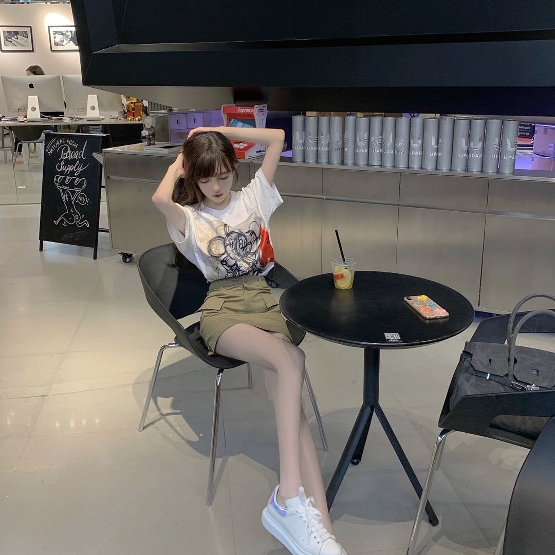 黑丝诱惑魔鬼身材极度风骚自带娇喘声