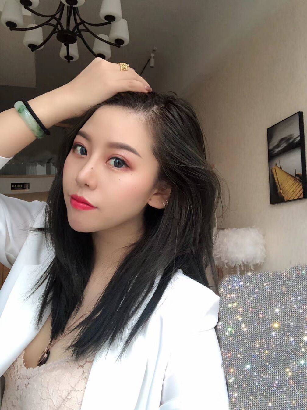 找不到的丝袜调戏小妹，可爱性格开朗