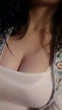 漂亮可爱迷人性感的98年小姐姐，穴嫩水多有弹性