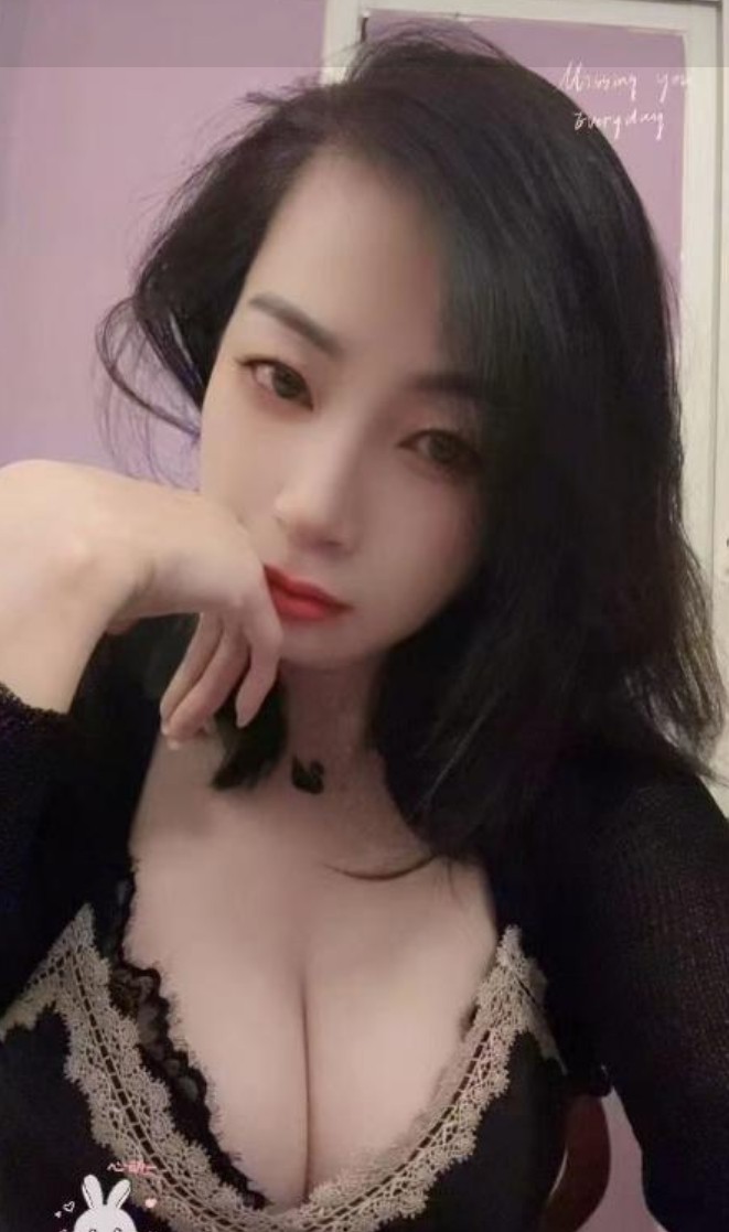 黑丝制服大胸安娜