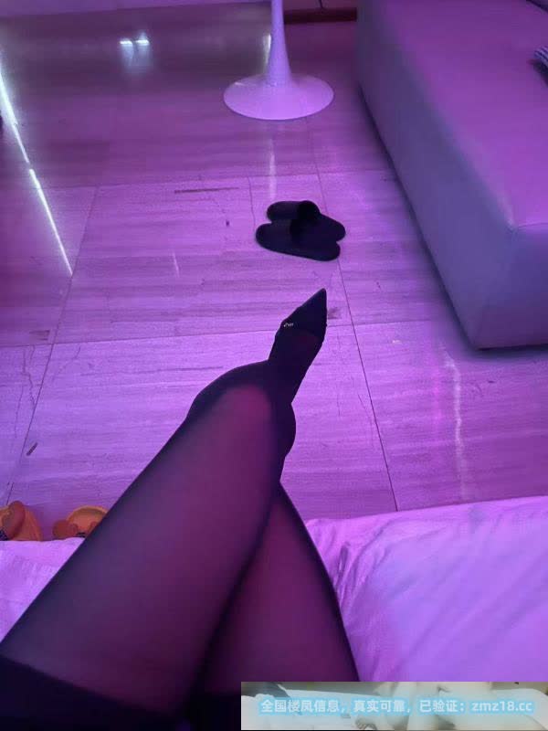 武侯个人制服少妇雅雅