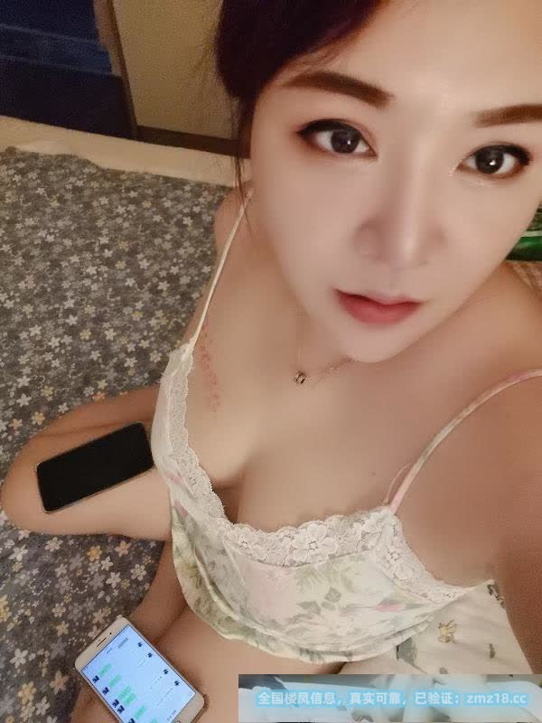 玄武门地铁站大胸熟女